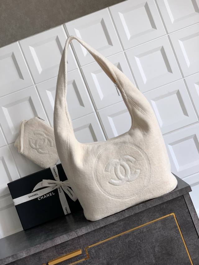 顶级原单 独家出货啦 奶白色三件套 Ohanel沙滩套装 大包:38X 58X20Cm,袋口50Cm 小包:22X19Cm 毛巾:100X180Cm 材质棉,手 顶级原单 独家出货啦 奶白色三件套 Ohanel沙滩套装 大包:38X 58X20Cm,袋口50Cm 小包:22X19Cm 毛巾:100X180Cm 材质棉,手