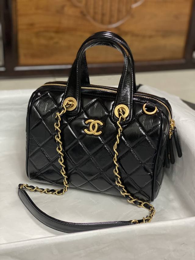 Chanel：型号：As5578#，尺寸：17×21×13Cm，2025年最新保岭球包，彩用小牛皮材质，油腊皮光泽亮丽，手提彩斜挎两用，空间大，轻等优点复古五金