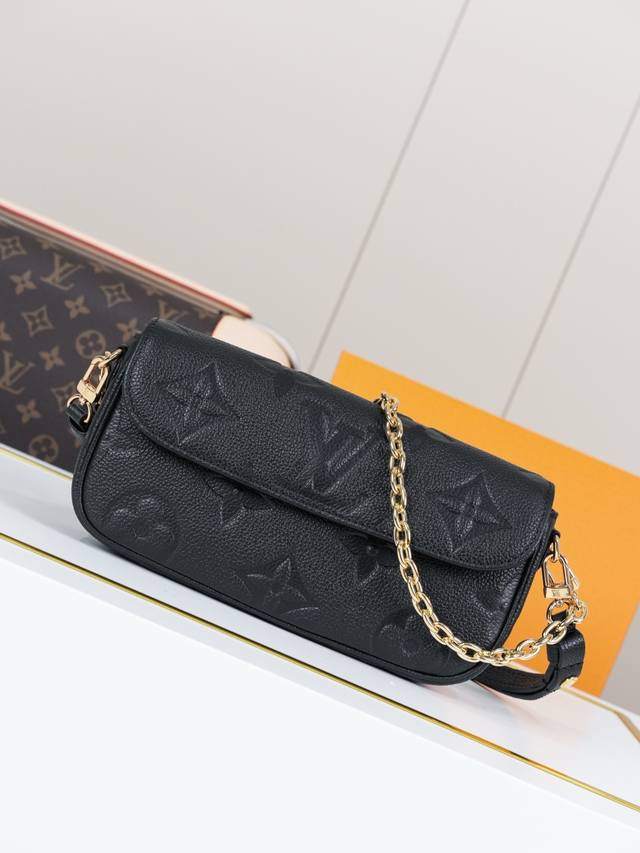 动态163C01芯片 M82154黑压 顶级原单 独家背景实拍 本款 Wallet On Chain Ivy 手袋为 Monogram Empreinte 粒面