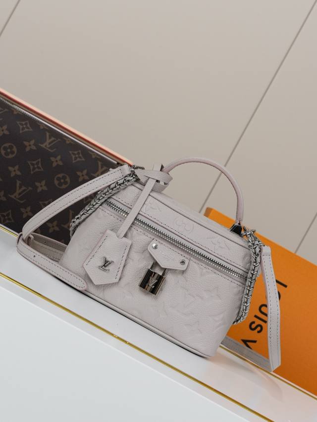 动态163C01芯片 M13593银灰 顶级原单 独家背景实拍 本款 Vanity Chain Pouch 手袋为经典 Monogram Empreinte 皮