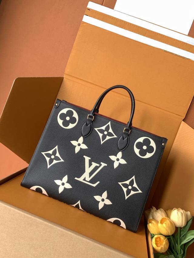 Onthego 大号手袋 特级加强版 型号： M45945 皮料： 是意大利A级皮料 五金： 采用进口A级全钢五金 包装： 全套原厂Mb包装 尺寸：41.0 X