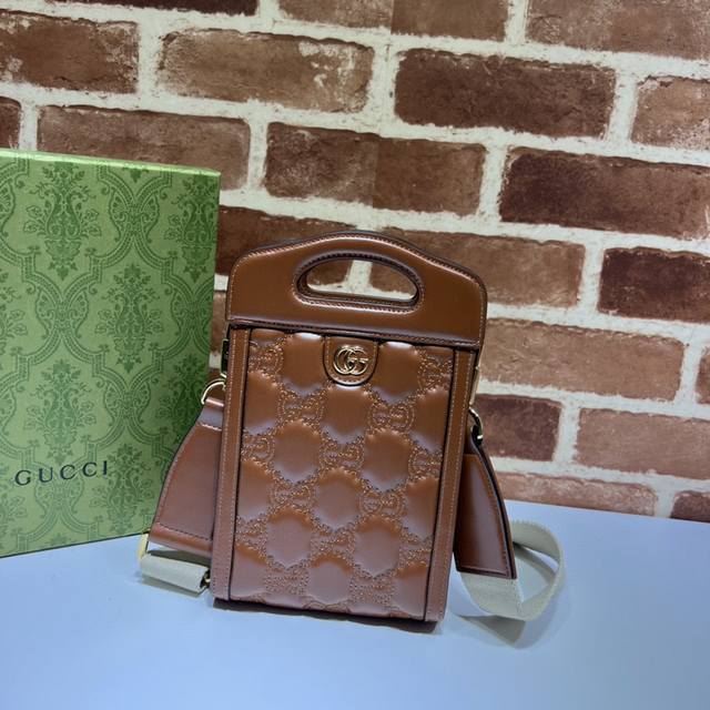 专柜品质，顶级原单货，实物实拍！款号723776棕色绣G～尺寸：宽14X高23X侧宽4.5，出货了！