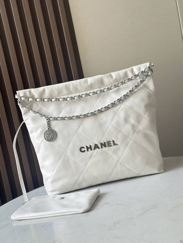 全新包火爆来袭 原皮 白色 银扣 中号:3261 原厂皮 热点上新 说它 垃圾袋 也好,购物袋也罢 反正就是很对味 以年份数字为命名的都要对准它 绝对是经典中的 全新包火爆来袭 原皮 白色 银扣 中号:3261 原厂皮 热点上新 说它 垃圾袋 也好,购物袋也罢 反正就是很对味 以年份数字为命名的都要对准它 绝对是经典中的