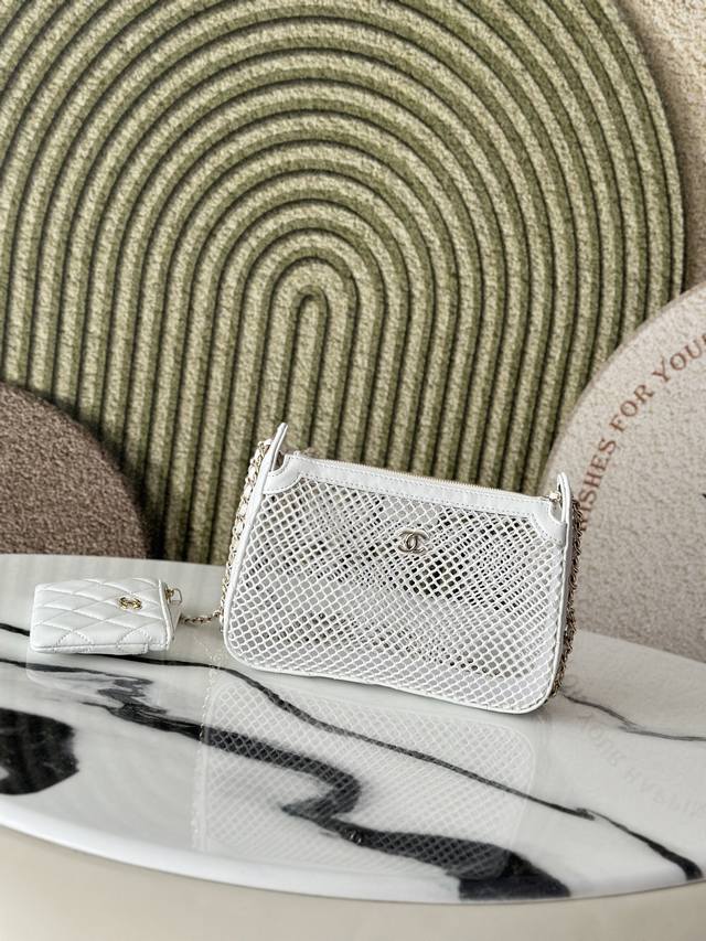 原厂皮 25S网纱+进口羊皮+浅金 春夏系列 Zp32110购入 镂空网兜Ap5940 两用腋下包、氛围感 拉满 一眼就很夏天~， 背上不仅是携带物品更是街头行