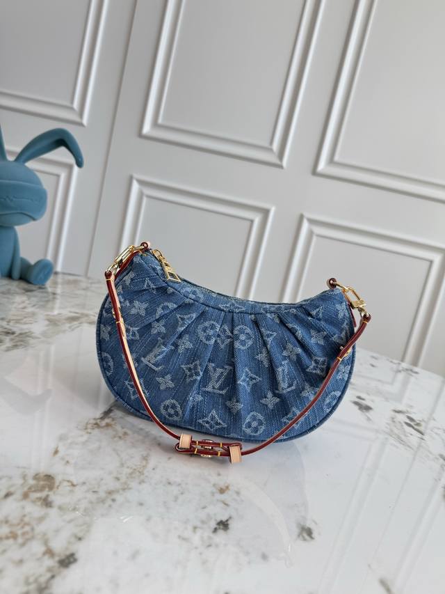 独家背景 动态芯片 顶级原单 M13571 Pochette Valley 手袋取材 Monogram 棉质丹宁布，搭配撞色牛皮革饰边和耀目金属件，令经典设计绽