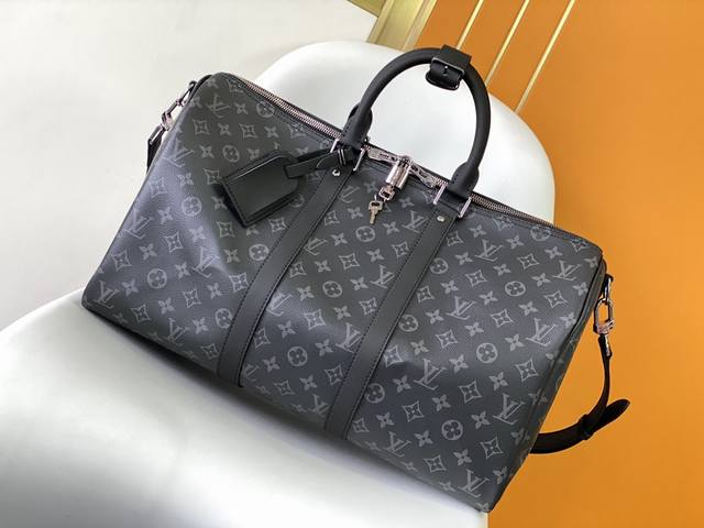 顶级原单 M40569 M45604 M40605 Keepall 45，50，55 55旅行袋，由全新标志性黑灰Monogram Eclipse帆布裁制而成。
