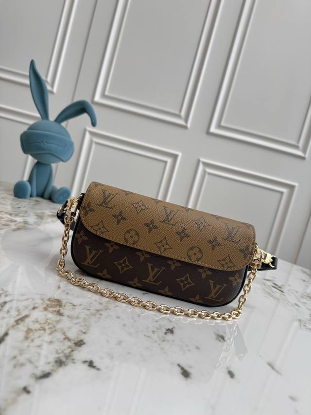 独家背景 动态芯片 顶级原单 顶级原单 M26587 本款Wallet On Chain Ivy手袋取材Monogram Reverse帆布，巧妙展现当季定向思