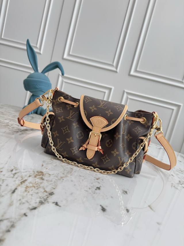 独家背景 动态芯片 顶级原单 M25085 OdyséE 手袋出自 2025 早秋系列，以风尚日常设计致意品牌传承。耀目搭扣和可拆卸链条点亮 Monogram