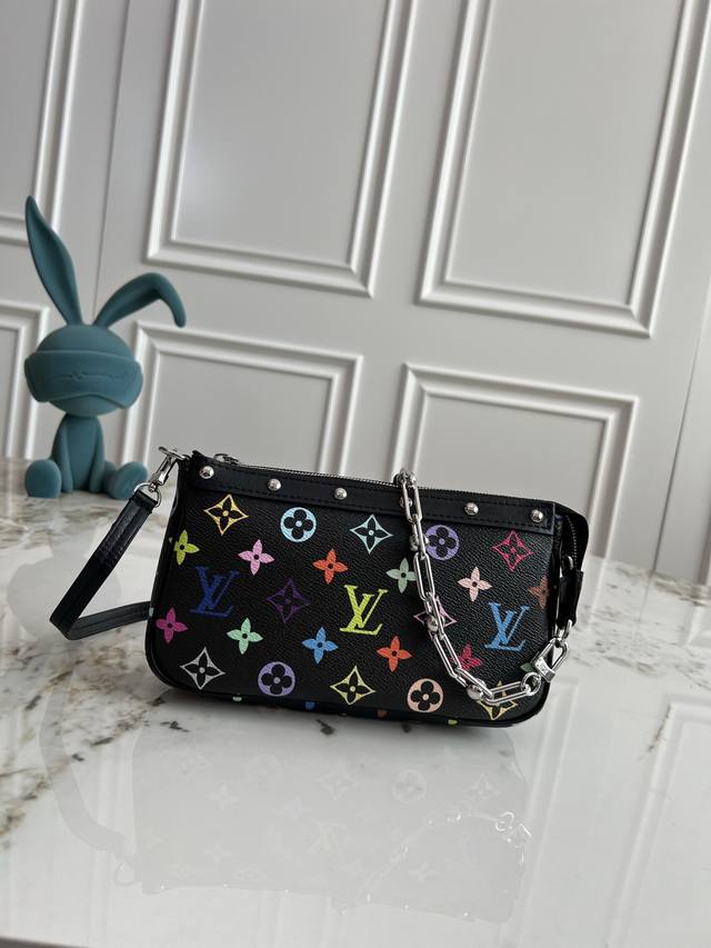 顶级原单，变码芯片 M13404白彩 M13663黑彩 本款 Pochette Accessoires 手袋取材 Monogram 涂层帆布，为路易威登 X 村