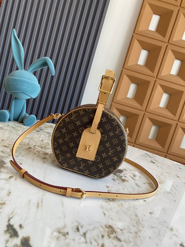 独家背景 动态芯片顶级原单 M43514黄皮 白皮 硬饼 圆饼 盒子包 Petite Boite Chapeau手袋 Monogram涂层帆布 天然皮革饰边 羔 独家背景 动态芯片顶级原单 M43514黄皮 白皮 硬饼 圆饼 盒子包 Petite Boite Chapeau手袋 Monogram涂层帆布 天然皮革饰边 羔