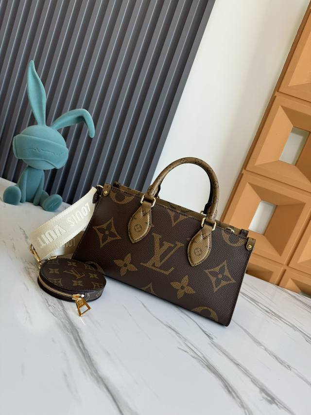 独家背景 动态芯片 顶级原单 M46653 本款 Onthego 托特包融合 Giant Monogram 和 Monogram Reverse 帆布，焕新演绎