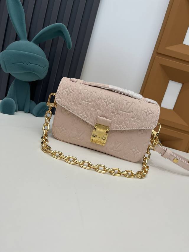 M47045粉色M23940紫色M46595黑色 M22942米白 M23081杏色 M46596黑色顶级原单 本款 Pochette MéTis East W