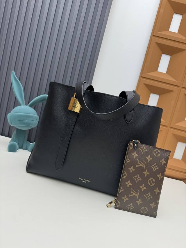 顶级原单 动态变码芯片 Low Key Hobo M25341黑色 M25342棕色 以柔软牛皮革勾勒简雅线条，搭配绒面内衬释放潮流气息，尽显品牌精湛匠艺。可调