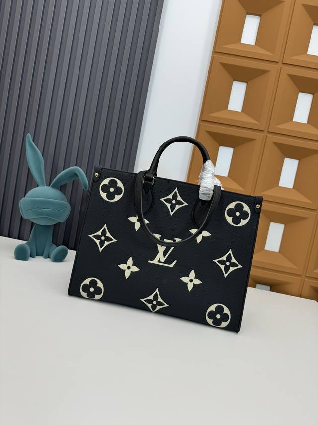 M45595黑色 M45494杏印 M45495黑印 顶级原单本款 Onthego 中号手袋选用 Monogram Empreinte 皮革，以粒面纹理烘托 M