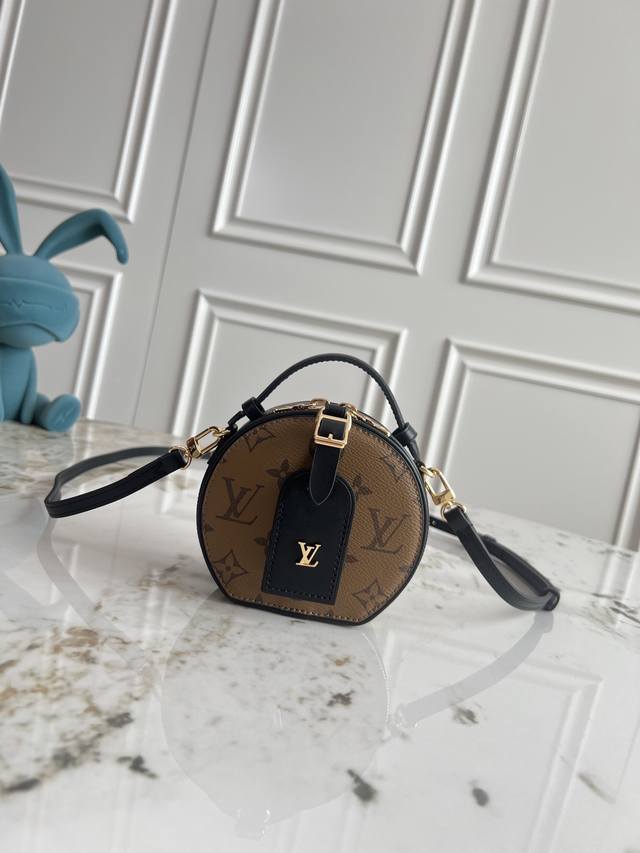 独家背景 动态芯片 顶级原单 M44699老花 M68276黄花 本款 Mini Bote Chapeau 手袋采用 Monogram 帆布塑造经典构型，以皮革