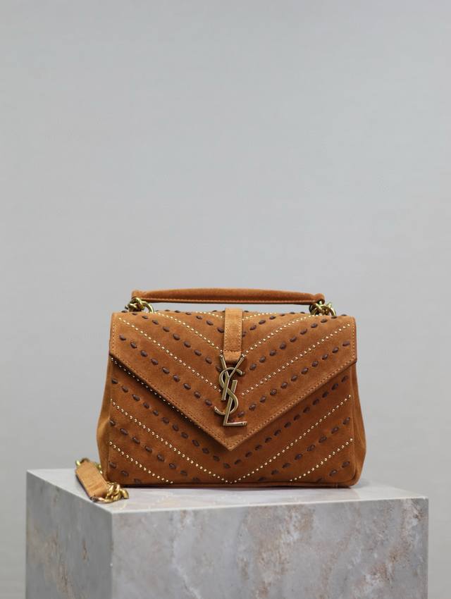 焦糖铆钉穿绳工艺磨砂款_24Cm #Monogram College# 万年款邮差包,火辣辣的劲爆款24Cm,街拍神器,众多明星好莱坞女神的首选款式,怎么搭都好 焦糖铆钉穿绳工艺磨砂款_24Cm #Monogram College# 万年款邮差包,火辣辣的劲爆款24Cm,街拍神器,众多明星好莱坞女神的首选款式,怎么搭都好