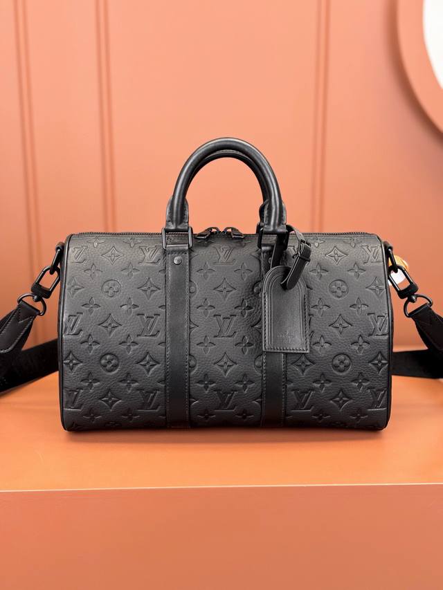 厂价 。 最高版本原厂皮顶级原单配专柜全套包装 原厂皮 Keepall BandoulièRe 35 手袋是路易威登经典 Keepall 假日旅行袋的缩微版本。