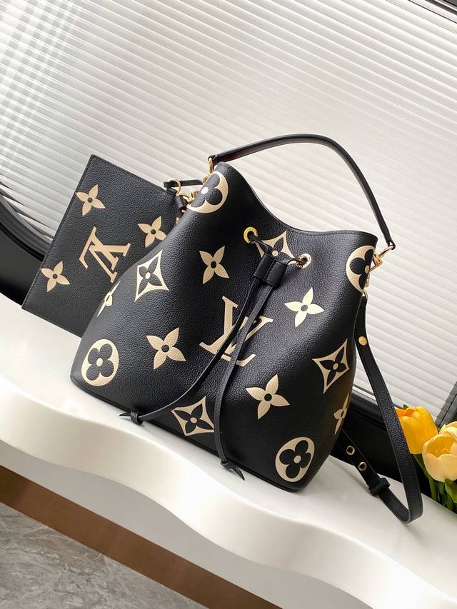 厂价 最高版本原厂皮顶级原单配专柜全套包装 M45497 黑色M45555杏色 本款 NéOnoé 中号水桶包将 Lv 字母和 Monogram 花卉先印染后压