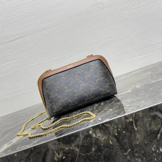 新版Triomphe人造革和羊皮革链条手包 6 X 4英寸 16 X 11厘米 合成革 羊皮革 织物面料衬里 斜挎和肩背 随附皮绳 织物肩带 16 链条包长22