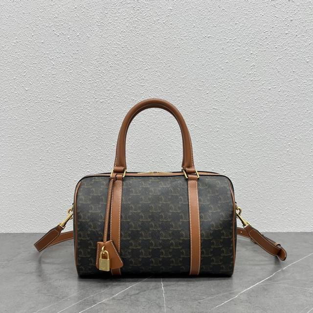 Triomphe波士顿包』 近期火爆热销款 高颜值旅行袋复古致极的凯旋印花图案、、简约线条流利、、伴随原设计的颠覆性、真的很Old School 、让人不经意秒