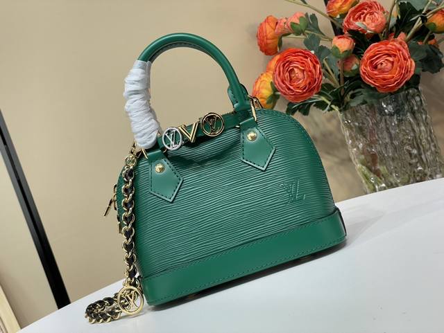 顶级原单复刻独家实拍 Alma Mini Lv&I K00015 绿色 水波纹 Lv&I系列推出了这款可定制的套件，以独家迷你尺寸的标志性Alma为特色。旨在打