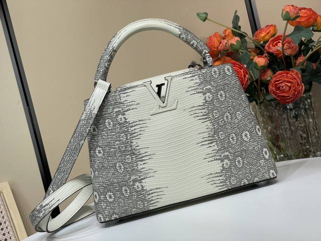 顶级原单复刻独家实拍 Capucines Bb手袋 N48865 98177 米白蜥蜴 牛皮压蜥蜴纹 Capucinesbb 手袋精巧融合雍容蜥蜴皮外层、细腻绵