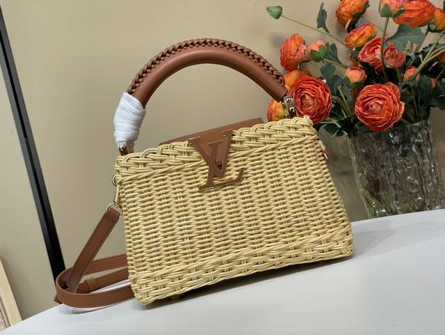 顶级原单复刻独家实拍 Capucines 迷你手袋 M14365 棕色 编织 本款 Capucines 迷你手袋向路易威登于 1892 年推出的 Picnic