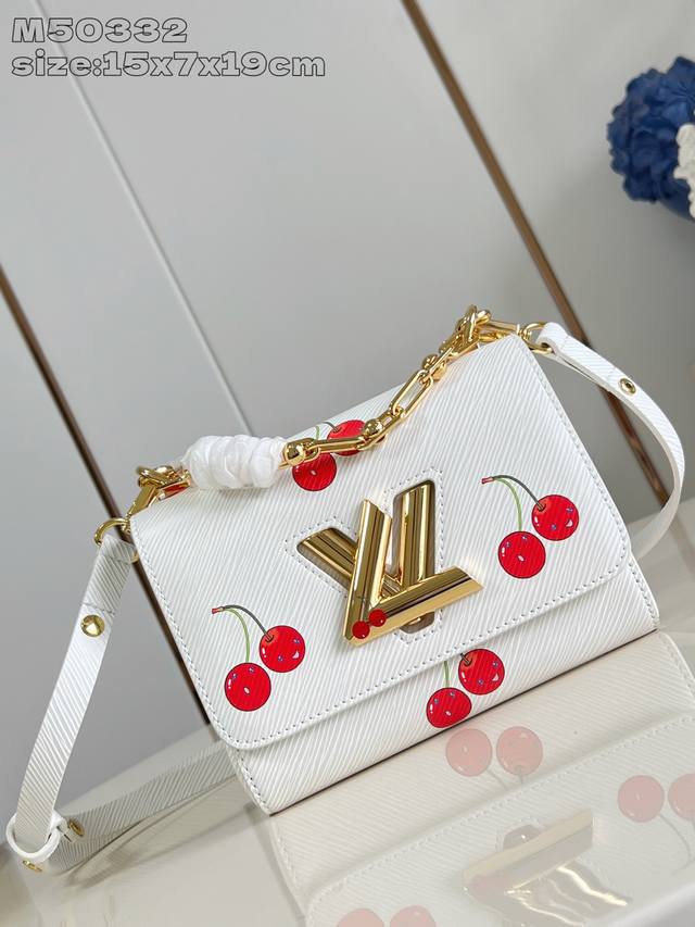 出厂价P 顶级原单 M50332樱桃 M13239 本款 Twist 小号手袋出自路易威登 X 村上隆复刻系列，以品牌 Epi 粒面牛皮革的细腻肌理映衬鲜活樱桃