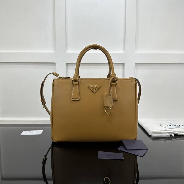 Prada 新款专柜品质，顶级原单货 原厂皮，原厂五金、杀手包 大号 实物实拍，款号：1Ba274焦糖细布纹 尺寸：W32Xh24Xd13.5Cm，