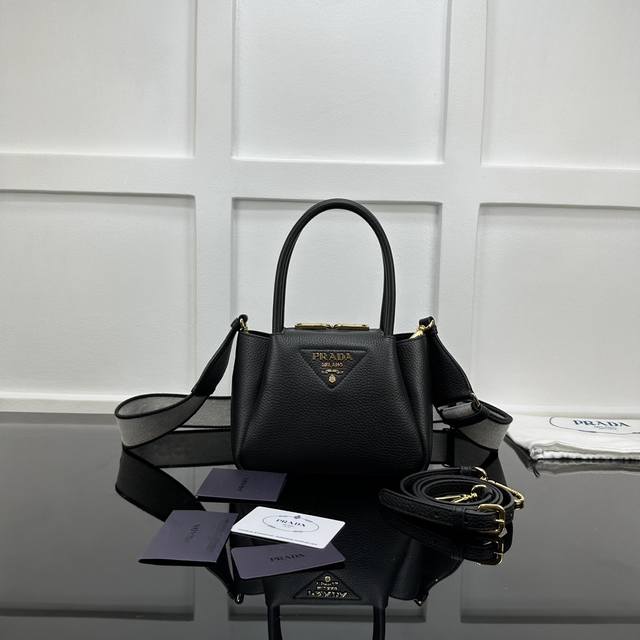 Prada 新款专柜品质,顶级原单货 原厂皮,原厂五金、实物实拍,款号:1Ba362克皮 双肩带 天然纹理 尺寸:W18Xh19.5Xd9Cm, Prada 新款专柜品质,顶级原单货 原厂皮,原厂五金、实物实拍,款号:1Ba362克皮 双肩带 天然纹理 尺寸:W18Xh19.5Xd9Cm,