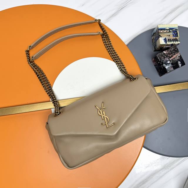 原厂皮 精品专供羊皮 金扣 Calypso_小羊皮链条包 进口意大利小羊皮制作，手感柔软细腻，经典的Y家Logo、链条及扣眼五金均采用巴金哑光五金，包袋开口处折