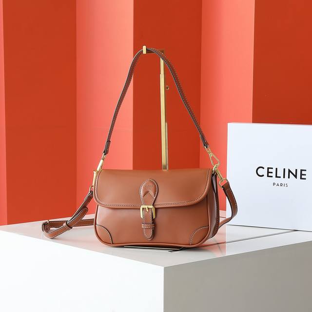 爆款王者法棍包又名法棍包，Monogram和皮拼焦糖色信封一样的包型 近，复古简约， 特别是各种样式的肩带双面刺绣，精致又百变， 金属扣肩带可拆卸不可调节，磁吸