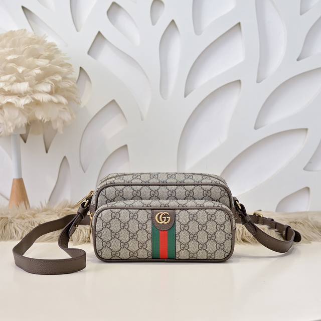 Gucci-古奇最新款男士斜挎包 单肩包采用进口小牛皮 皮质柔软 手感超赞 做工精致 高贵五金 细节完美 时尚休闲百搭 质量与质感都能衬托出你独特的品味尺寸：2