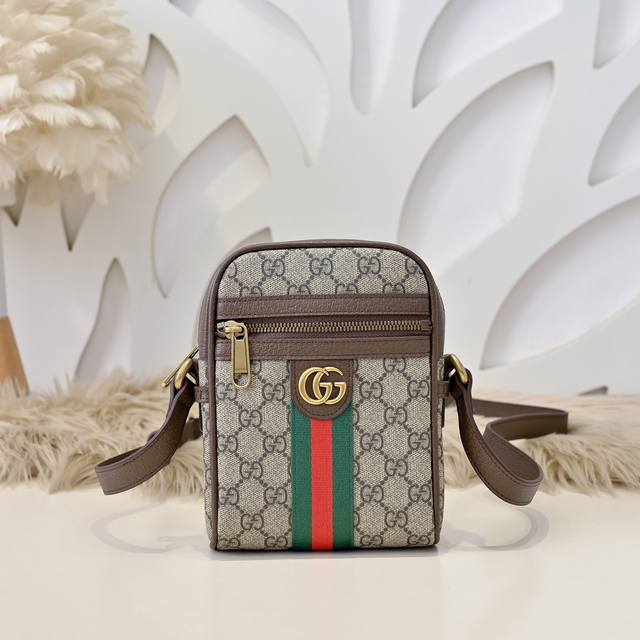 Gucci-古奇最新款迷你斜挎包 单肩包采用进口小牛皮 皮质柔软 手感超赞 做工精致 高贵五金 细节完美 时尚休闲百搭 质量与质感都能衬托出你独特的品味尺寸：1