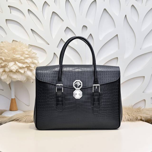 Stefano Ricci-史蒂芬 专柜最新款男士公文包采用进口小牛皮制作 皮质柔软 纹路清晰可见 手感超赞 高贵五金 时尚鹰头金标 质量看得见 高档大气上档次 Stefano Ricci-史蒂芬 专柜最新款男士公文包采用进口小牛皮制作 皮质柔软 纹路清晰可见 手感超赞 高贵五金 时尚鹰头金标 质量看得见 高档大气上档次