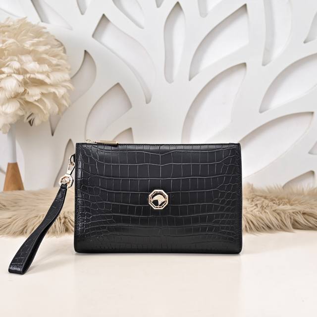 Stefano Ricci-史蒂芬 专柜最新款男士手包采用进口小牛皮制作 皮质柔软 纹路清晰可见 手感超赞 高贵五金 时尚鹰头金标 质量看得见 高档大气上档次