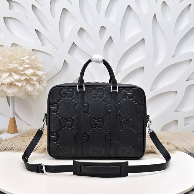 Gucci-古奇最新款男士公文包采用进口小牛皮 皮质柔软 手感超赞 做工精致 高贵五金 细节完美 时尚休闲百搭 质量与质感都能衬托出你独特的品味尺寸：37.27