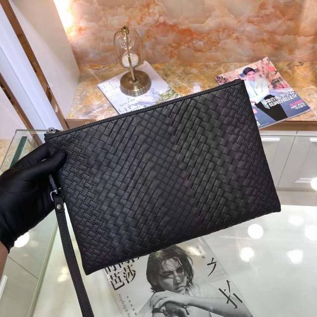 Bv官网最新Bottega 简称Bv宝提嘉：狠货来袭 进口打蜡牛皮，原版五金，独特的设计风格完美至极！让时尚变得无止境 那质感和 那手工无可挑剔，独一无二的它，