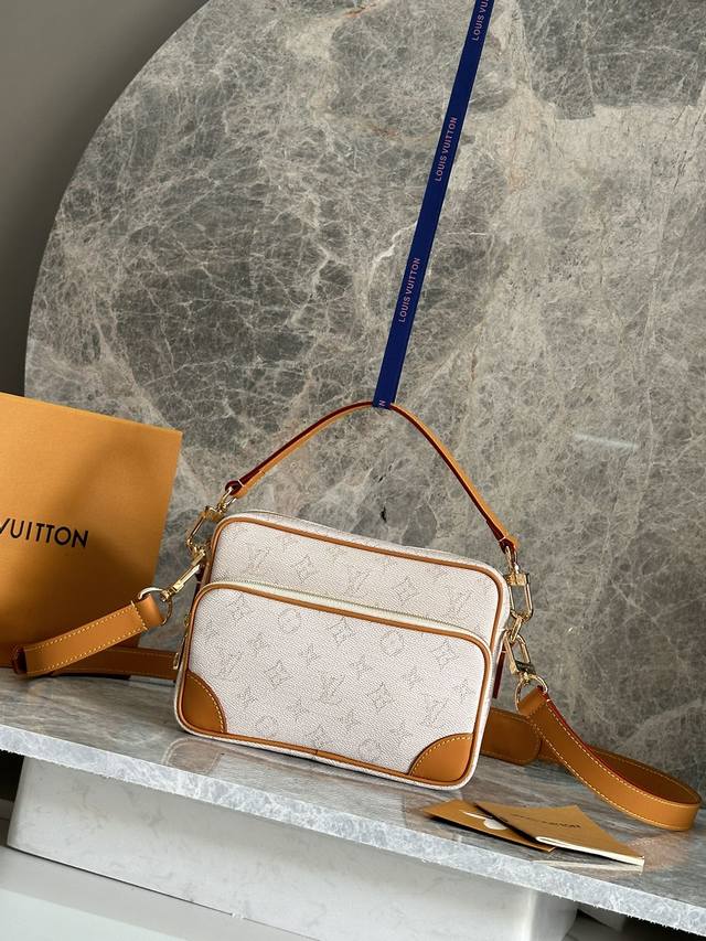 顶级原单 163芯片，原单五金，型号：M14682，Pharrell Williams 近期推出的这款复古风 Nil 斜挎包，采用 Monogram Herit