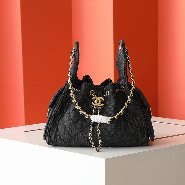 新款 香奈儿25手袋 新晋包王“Chanel 25Bag”是继Chanel 22Bag后又一款“It Bag”！设计经典且实用，延续品牌三大标志元素：菱格纹绗缝