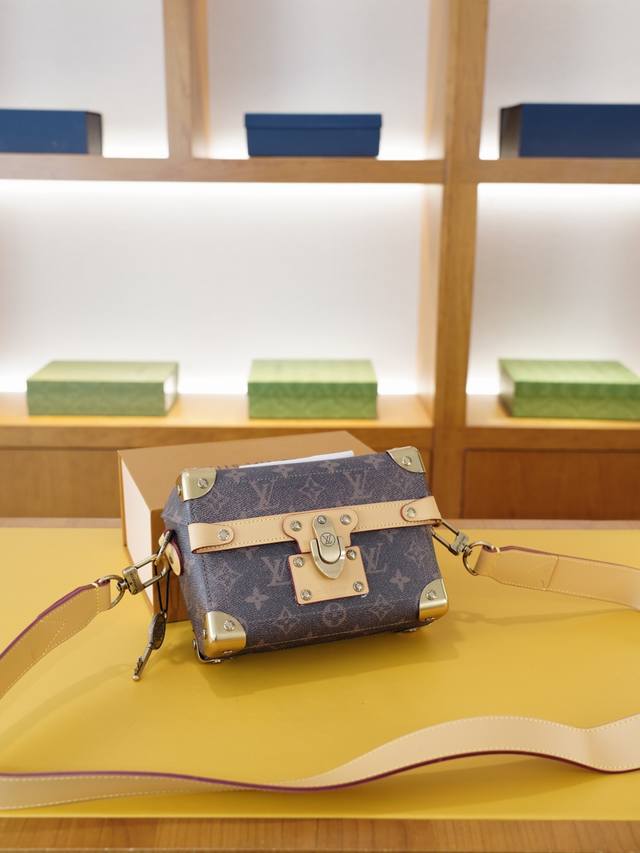 Lv 路易威登 官网同步 高版本 斜挎单肩背包 永恒不过时的标志性产品 纯原单小牛皮 顶级五金制作 非市面普通版本 贸易公司订单货 全部实拍 实用性非常高 完全