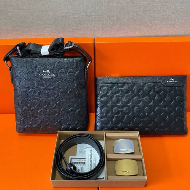 蔻驰Coach 头层皮质组合礼盒包装腰带俩款包包超级组合 公文包包是很实用的选择。手提包日常是非常适合的。 双扣皮带：头层皮质带身搭配3.5Cm广州原版扣头 尺