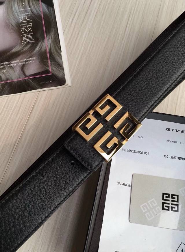 纪梵希 Givenchy 原版荔纹 黑配咖啡腰带，皮带宽度3.8Cm，搭配经典款四G纯铜扣，纪梵希经典之杰作.时尚新潮流，手感极佳，上身效果超级棒，时尚百搭款！