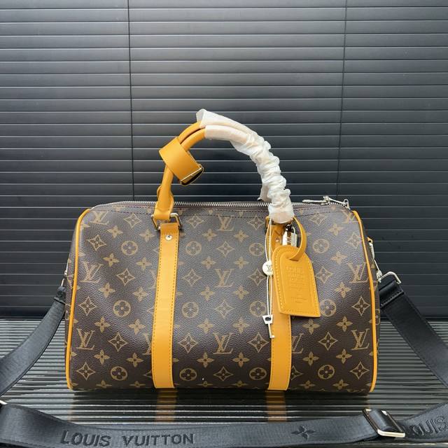 Louisvuitton 路易威登 Keepall35 旅行袋 手提包袋 机场包 实物拍摄 原厂原版面料 配送防尘袋 35 X 21 Cm。
