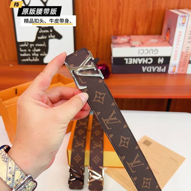 原版品质打孔 品牌：路易L家 男款 颜色：咖 扣头：金 银 黑 扣头：原版精品纯铜五金扣头 带身：原版牛皮 尺寸：宽约：3.8Cm 长约：95Cm-125Cm