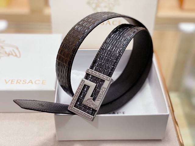 范思哲-纯头层牛皮 双面可用高档货 纹路清晰 手感超好 炸街 宽度:3.8厘米 配套美国Simon-全套包装 正品一致的吊牌全套包装 配纸袋 礼品盒 亲们下单一