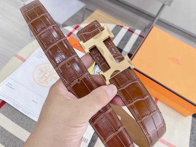 爱马仕进口意大利最新原单新款专柜限量上市 娱乐周刊主推款精钢扣 永不褪色 原版的质量 堪比正品质量 系就系正品腰带 带身采用优质原版皮辅以卓越高超的现代技术充分