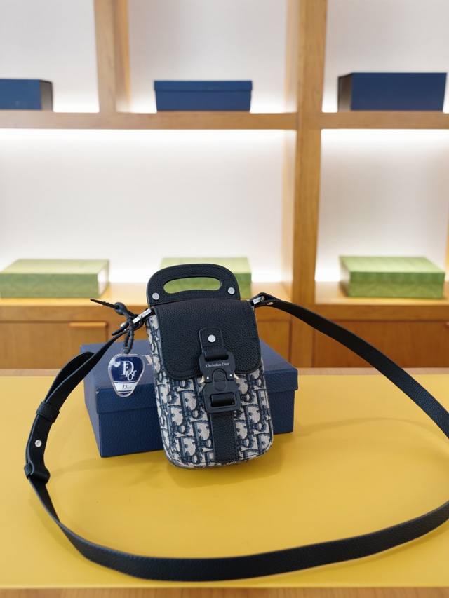 迪奥 官网同步 高版本 斜挎单肩背包 永恒不过时的标志性产品 纯原单布料 配牛皮 顶级五金制作 非市面普通版本 贸易公司订单货 全部实拍 实用性非常高 完全不用 迪奥 官网同步 高版本 斜挎单肩背包 永恒不过时的标志性产品 纯原单布料 配牛皮 顶级五金制作 非市面普通版本 贸易公司订单货 全部实拍 实用性非常高 完全不用