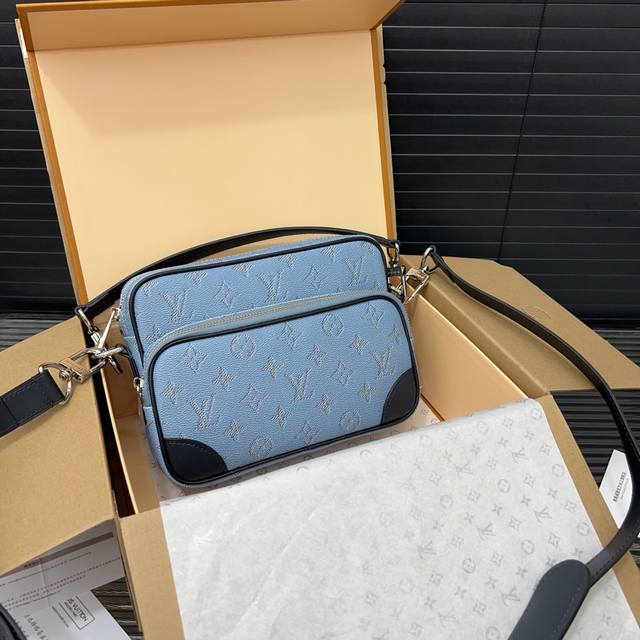 Louisvuitton 路易威登 Archive 拉链设计 涂层帆布 单肩斜挎手提包 邮差包 经典百搭 实物拍摄 原厂原版面料 配送防尘袋 26 X 18 C