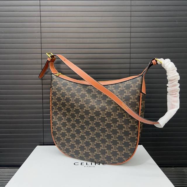 Celine 赛琳 大号 Heloise 凯旋门压花 单肩斜挎包 实物拍摄 配送防尘袋礼盒 30 X 27Cm。